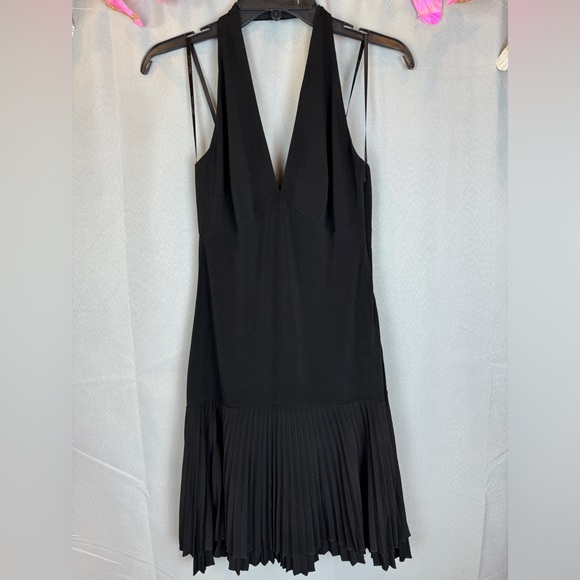 Laundry By Shelli Segal Dresses & Skirts - Laundry by Shelli Segal Halter Pleated Swing Dress- Sz 4